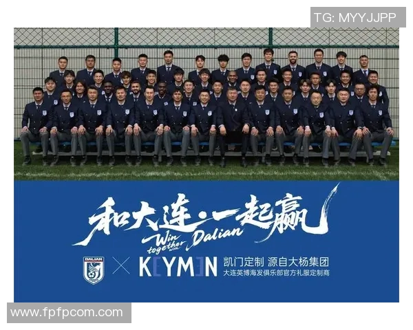 世界足球明星联队盛大抵达成都引发球迷热情狂欢盛典 世界足球明星联队盛大抵达成都引发球迷热情狂欢盛典