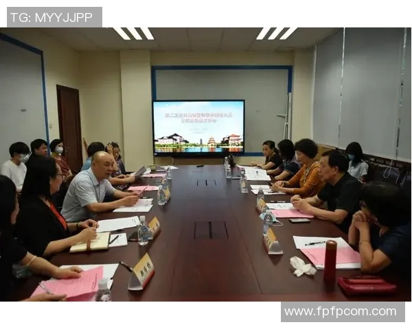 南京羽毛球队在邀请赛中的团队协作表现分析与点评