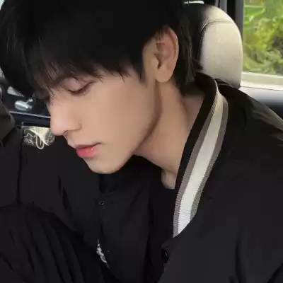 钟由希